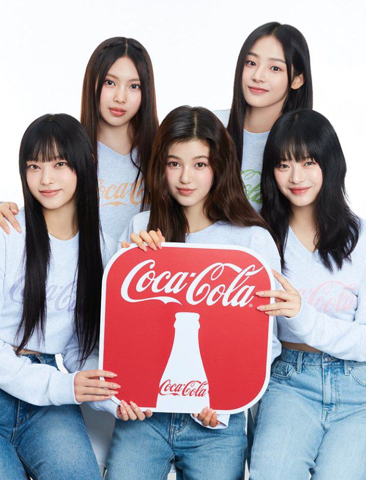 <141023 — 📸>

هايين و العضوات لصالح العلامة Coke Play

#Hyein #leehyein #hyeinnewjeans #혜인 
#이현 <a href="/NewJeans_ADOR/">NewJeans</a>