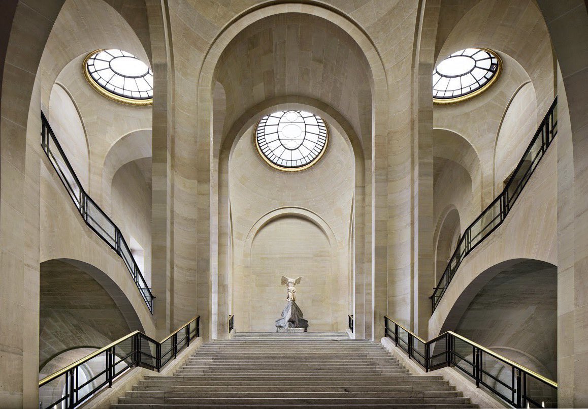 Chers visiteurs,   Pour des raisons de sécurité, le musée du #Louvre ferme ses portes ce jour, samedi 14 octobre. Les personnes ayant réservé pour une visite dans la journée seront remboursées. Nous vous remercions de votre compréhension.