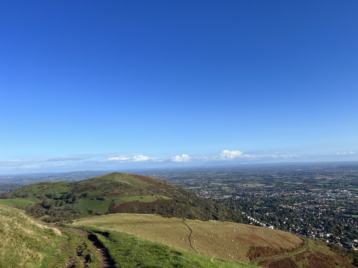 JosieAllan4's tweet photo. Dog morning. Hill morning. Sunny Autumn morning. 🌞🌤️☀️☀️☀️☀️☀️☀️☀️☀️☀️☀️
#magicskies #magichill 🌱 https://t.co/bxmvMmGP7A