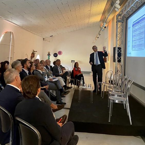 Edoardo Cesarini, AD @WTW_it, società globale leader nella consulenza e nel #broking, interviene all’#ExecutiveMeeting per esaminare #competenze attuali e percorsi di sviluppo del prossimo futuro capaci di riconfigurare il mercato del #lavoro. 
#ExecutiveMeeting #ChallengeNetwork