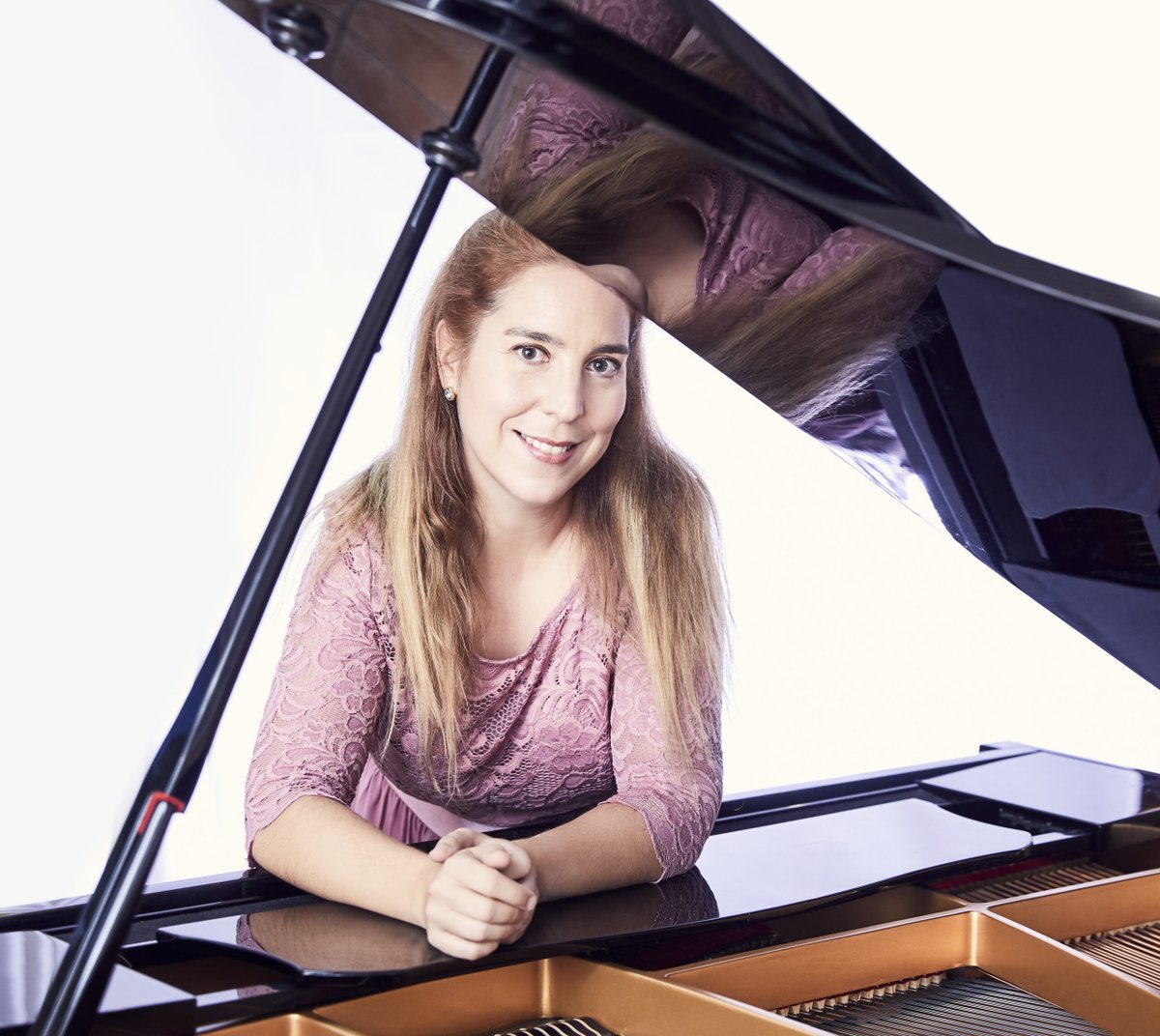 🗓️ Mañana, 17 de octubre - 20:30h

- 𝗖𝗜𝗖𝗟𝗢 𝗗𝗘 𝗣𝗥𝗢𝗙𝗘𝗦𝗢𝗥𝗘𝗦 -
🎹 Miriam Gómez-Morán, piano.
📍 Auditorio del <a href="/COSCYL/">COSCYL</a>