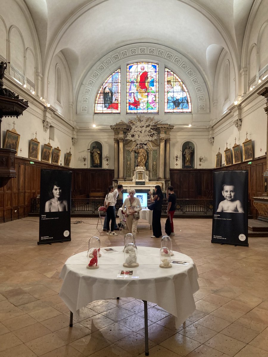 Magnifique expo art et cœur dans la Chapelle de l’Hôtel-Dieu #kermesse♥️ ⁦⁦@yvesbdulac⁩ ⁦@CHUdeToulouse⁩ ⁦@Assopetitcoeur⁩