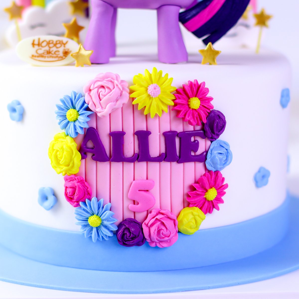We think our cakes are “message card”💌 encapsulating people’s feeling.💕
Hope we have delivered your feeling to your loved one
🎉 For more information please contact :
📲Line: @hobbycake (อย่าลืมใส่ @ ข้างหน้า / with the @ in front)
line.me/R/ti/p/%40hobb…