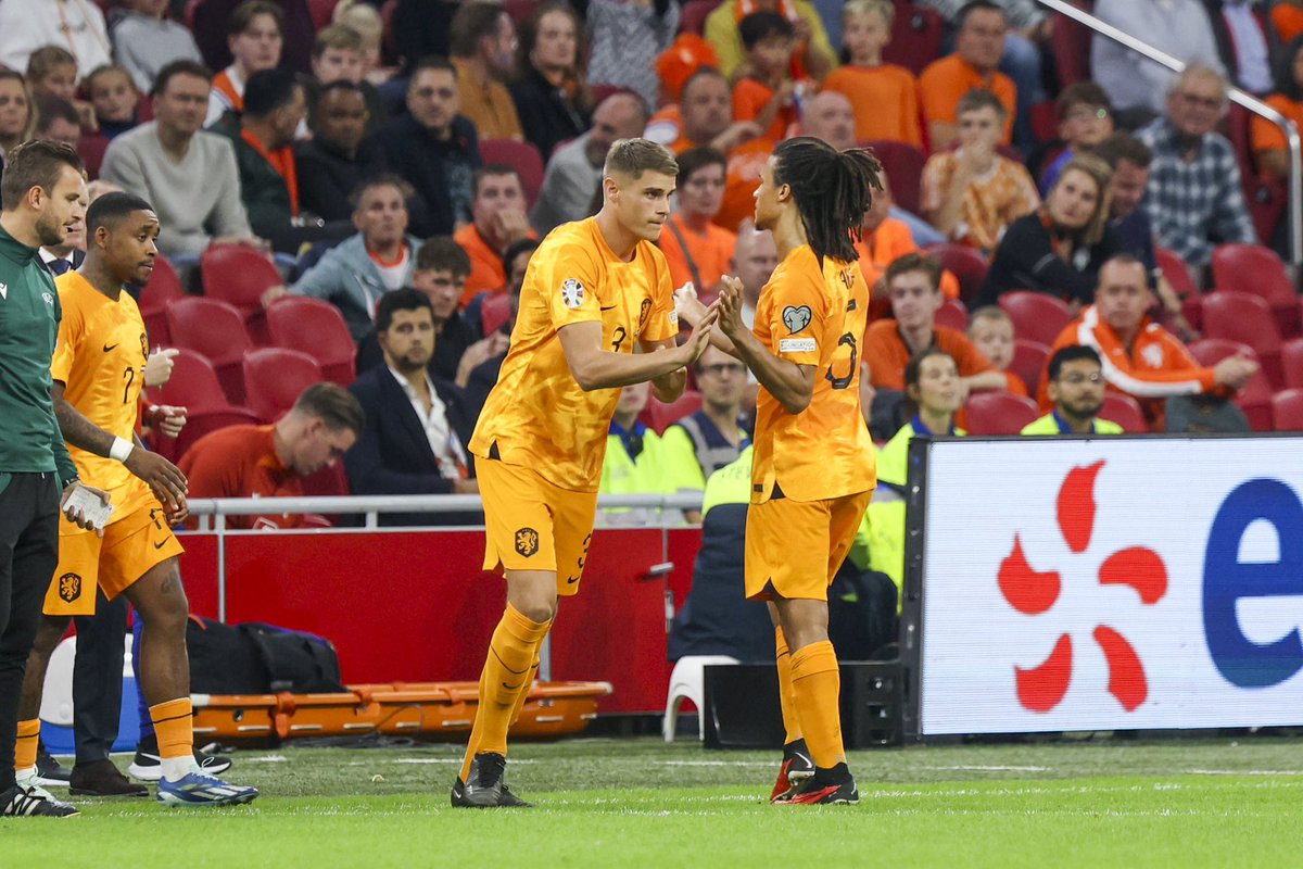 𝐌𝐢𝐜𝐤𝐲 𝐯𝐚𝐧 𝐝𝐞 𝐕𝐞𝐧 🔸

2021: 𝘽𝙚𝙨𝙩𝙚 𝙏𝙖𝙡𝙚𝙣𝙩 𝙫𝙖𝙣 𝙝𝙚𝙩 𝙎𝙚𝙞𝙯𝙤𝙚𝙣
2023: 𝘿𝙚𝙗𝙪𝙪𝙩 𝙫𝙤𝙤𝙧 𝙝𝙚𝙩 𝙉𝙚𝙙𝙚𝙧𝙡𝙖𝙣𝙙𝙨 𝙚𝙡𝙛𝙩𝙖𝙡

#KeukenKampioenDivisie