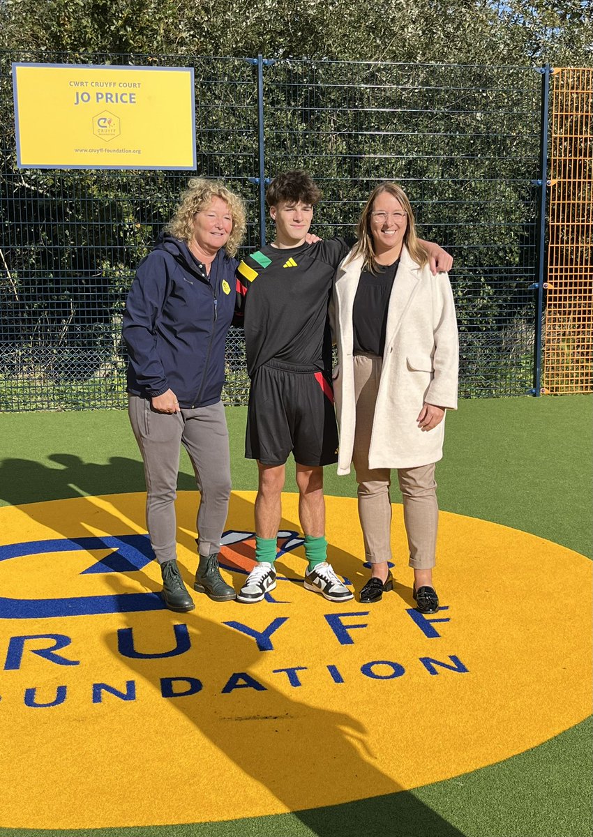 Jon Morgan (@jonnymogs) on Twitter photo The <a href="/JCFoundation/">Johan Cruyff Foundation</a> has revealed Jo Price as the Ambassador for the Hive Court. Jo, a former Arsenal, Bristol City/Rovers & Wales legend who gives so much to the young people at the Hive. <a href="/sportwales/">Sport Wales</a> <a href="/FAWales/">FA WALES</a> <a href="/DyfedPowys/">Heddlu Dyfed-Powys Police</a> <a href="/BBCSportWales/">BBC Sport Wales</a> <a href="/sportpembs/">Sport Pembrokeshire / Chwaraeon Sir Benfro</a> <a href="/Pembrokeshire/">PembrokeshireCC</a> <a href="/StreetGameWales/">StreetGames Wales</a> The <a href="/JCFoundation/">Johan Cruyff Foundation</a> has revealed Jo Price as the Ambassador for the Hive Court. Jo, a former Arsenal, Bristol City/Rovers & Wales legend who gives so much to the young people at the Hive. <a href="/sportwales/">Sport Wales</a> <a href="/FAWales/">FA WALES</a> <a href="/DyfedPowys/">Heddlu Dyfed-Powys Police</a> <a href="/BBCSportWales/">BBC Sport Wales</a> <a href="/sportpembs/">Sport Pembrokeshire / Chwaraeon Sir Benfro</a> <a href="/Pembrokeshire/">PembrokeshireCC</a> <a href="/StreetGameWales/">StreetGames Wales</a>