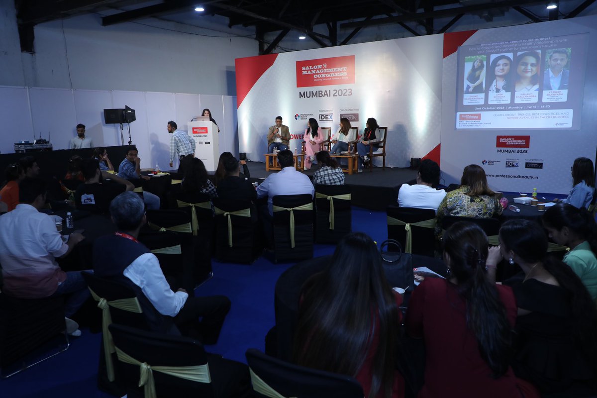 ProBeautyIndia's tweet image. Conference Recap: Drishti Ramchandani, Sneh Koticha, Vaijanti Bhalchandra, and Yashesh Bharwada shared valuable insights on salon product partnerships at SMC 2023 🙌🏻✨

 #salonmanagementcongress #SMC #SMCConference  #SMCRecap #SalonSuccess #ConferenceSession