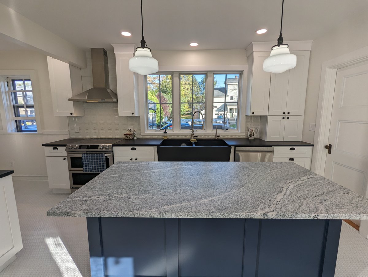 Strong_Builders's tweet photo. Kitchen and Bath Renovation - Westborough MA.  What do you want to build today? #StrongBuilders #KitchenRenovation #KitchenRemodel #BathRemodel #WestboroughMA https://t.co/YNdfHvUNvG