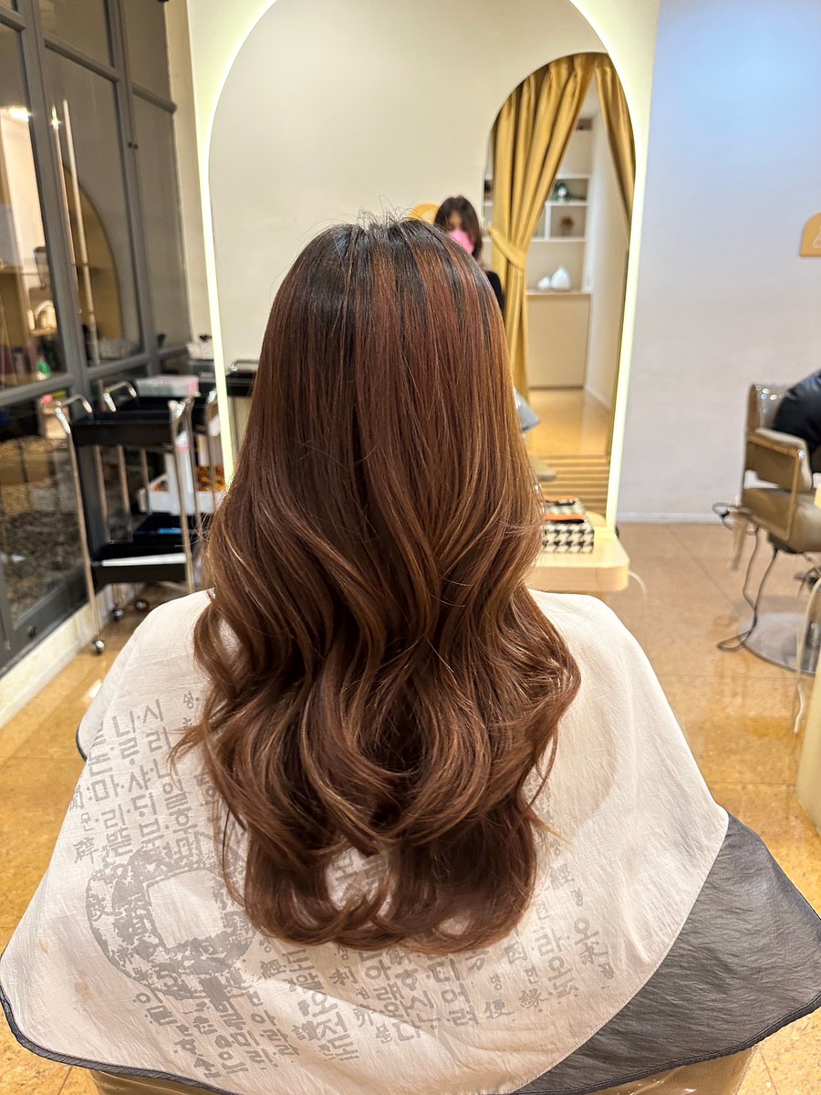 ggiffygg's tweet photo. รีวิวตัดผมสไตล์เกาหลี ที่เก่าที่เดิม DoDreamHair🌟 ช่างที่เข้าใจวัยรุ่น😆รีวิวเยอะ แบบเยอะ มากี่ครั้งก็ไม่ค่อยไกด์เยอะเพราะสไตล์ที่ร้านประมาณนี้อยู่แล้ว ตัดสวย รอบนี่ตัดผมเสียออกไปเยอะมากประมาณ 2 นิ้วได้สบายหัวสุดๆ ตัดช่างไทย 700 นะคะ เค้าไปสาขาพร้อมพงษ์ค่า #รีวิวตัดผม https://t.co/PrWhGt9pwt