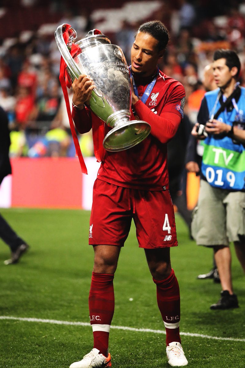 SamueILFC's tweet photo. The greatest individual season for a CB in history. Shame he was robbed of a Ballon D’or. https://t.co/ItL4zMxK3g