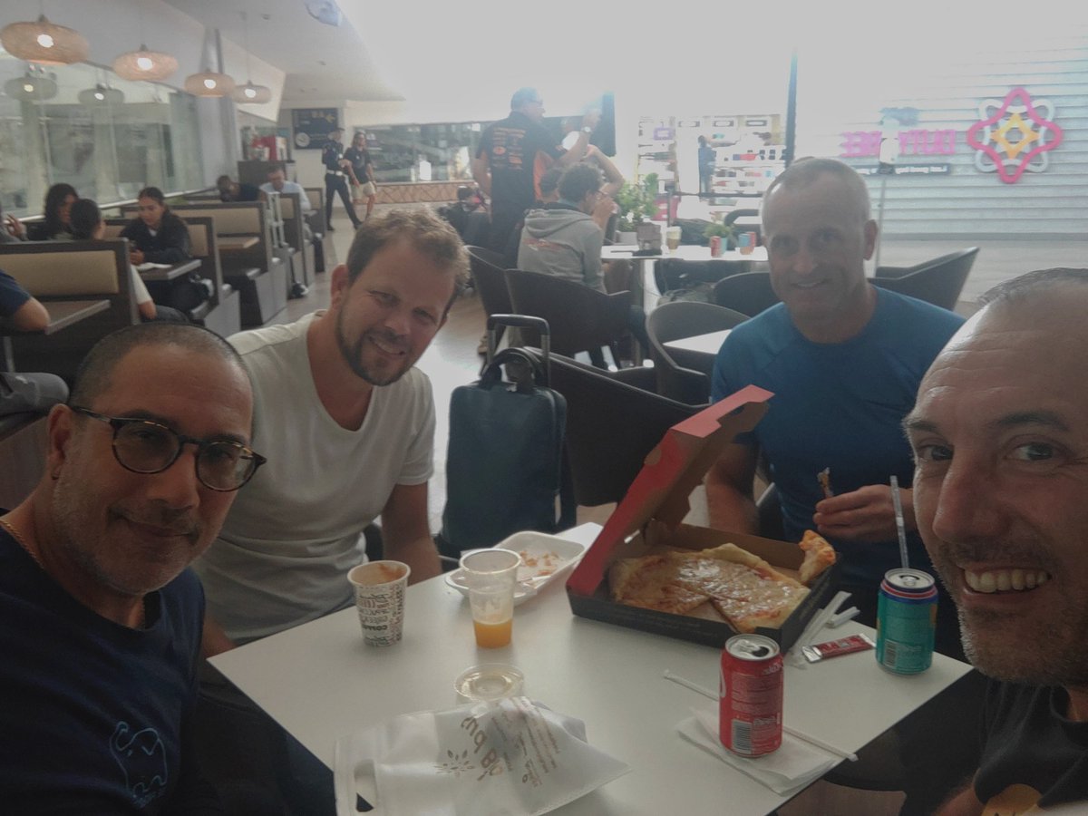 vilojona's tweet image. Los 4 amigos

Waiting for our flights in casablanca

&quot;We will always have Agadir my friend..... This is a beginning of a long friendship&quot;

@graemerocher @ivar_grimstad @vincentmayers
@DevoxxMA #devoxxma2023
