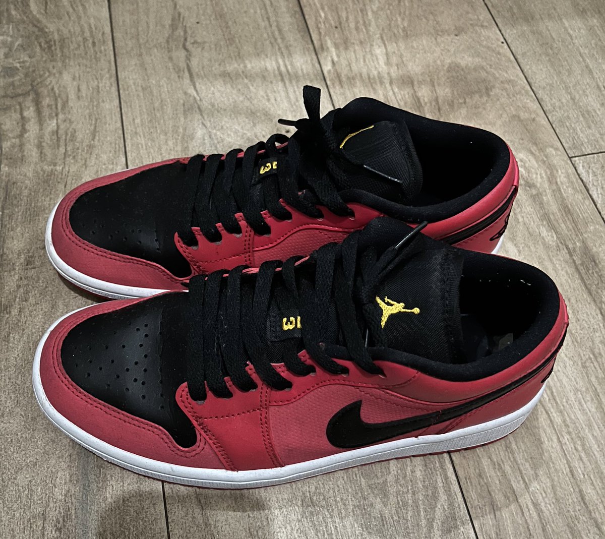 prctty_'s tweet photo. Wts nike air jordan 1 wmns low ukuran 39. Pembelian di hoops. With box, bisa cek ke-ori-annya. Lepas 1.4jt. Nego sampai deal? DM. Bisa via ijo/oren #zonauang https://t.co/XudGZ93Lv3