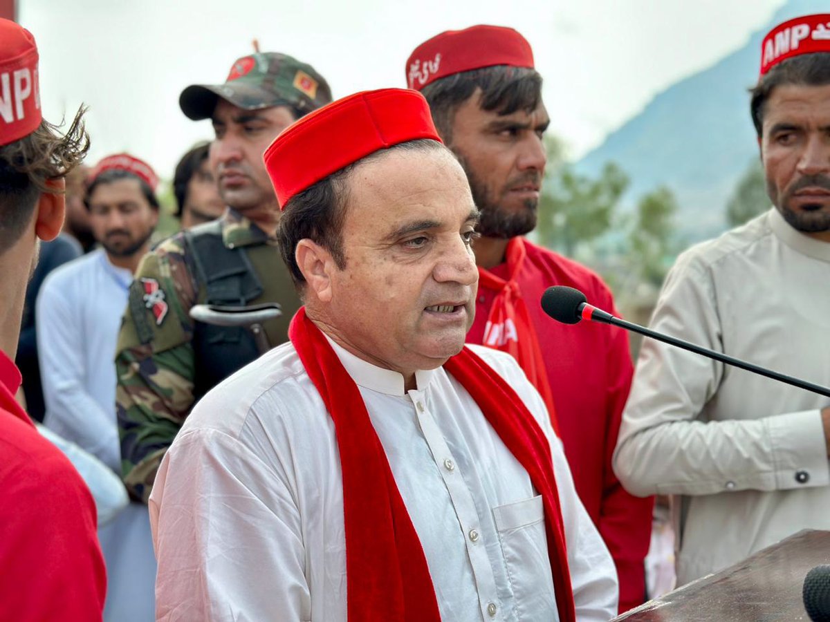 ANPMarkaz's tweet photo. عوامی نیشنل پارٹی پی کے 64 (نیا پی کے 67) مومند کے زیراہتمام ورکرز کنونشن، صوبائی جنرل سیکرٹری سردار حسین بابک کی ورکرز کنونشن میں خصوصی شرکت، کنونشن سے ضلعی صدر ملک سیف اللہ خان اور جنرل سیکرٹری حضرت خان مومند خطاب کررہے ہیں۔

#ANPMomand | #Vote4Laltain https://t.co/S4ZAWbVqZd