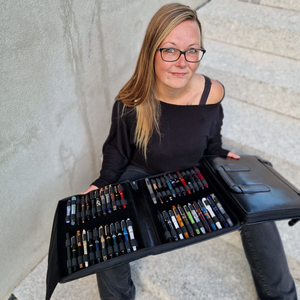 PenChalet's tweet photo. Don't miss the Girologio 96-Pen Briefcase review with @from.pens.with.love - up on the Fountain Pen Blog now! https://t.co/buzRKjLQVO #pen #pens #penstorage #storage #girologio #pencase #penchalet #review https://t.co/BtWOK2m15i