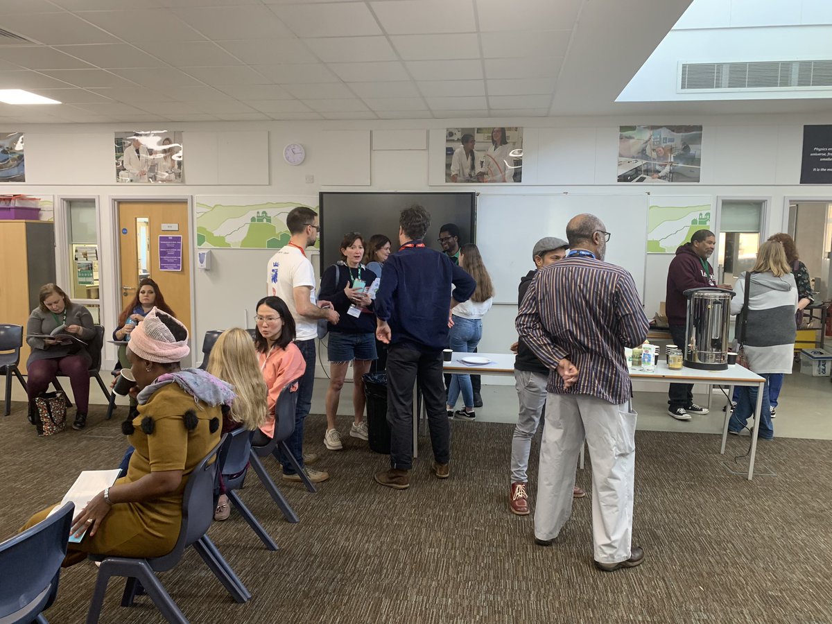 STEMHUB_SE's tweet photo. Today we are at @Dane_Court_GS working with @ogdentrust hosting Early Careers & Non-Specialist #Physics Day. Over 40 #teachers in attendance.
#Inspire #support #cpd #physicsteaching https://t.co/Y1HV1EOBOX