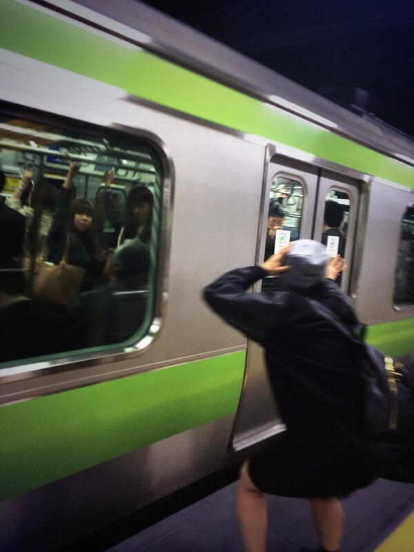 UruUru__'s tweet image. 鉄道の日にちなんで⁉️
あっすーを見送るかずみっくす置いときますw
撮影:サリー？
#PARALLEL5 #あっすー #昨日今日あっすー #かずみっくす #角煮っくす #メロネサリ #ハチブレ #サリー尊い #鉄道の日 #鉄道の日2023