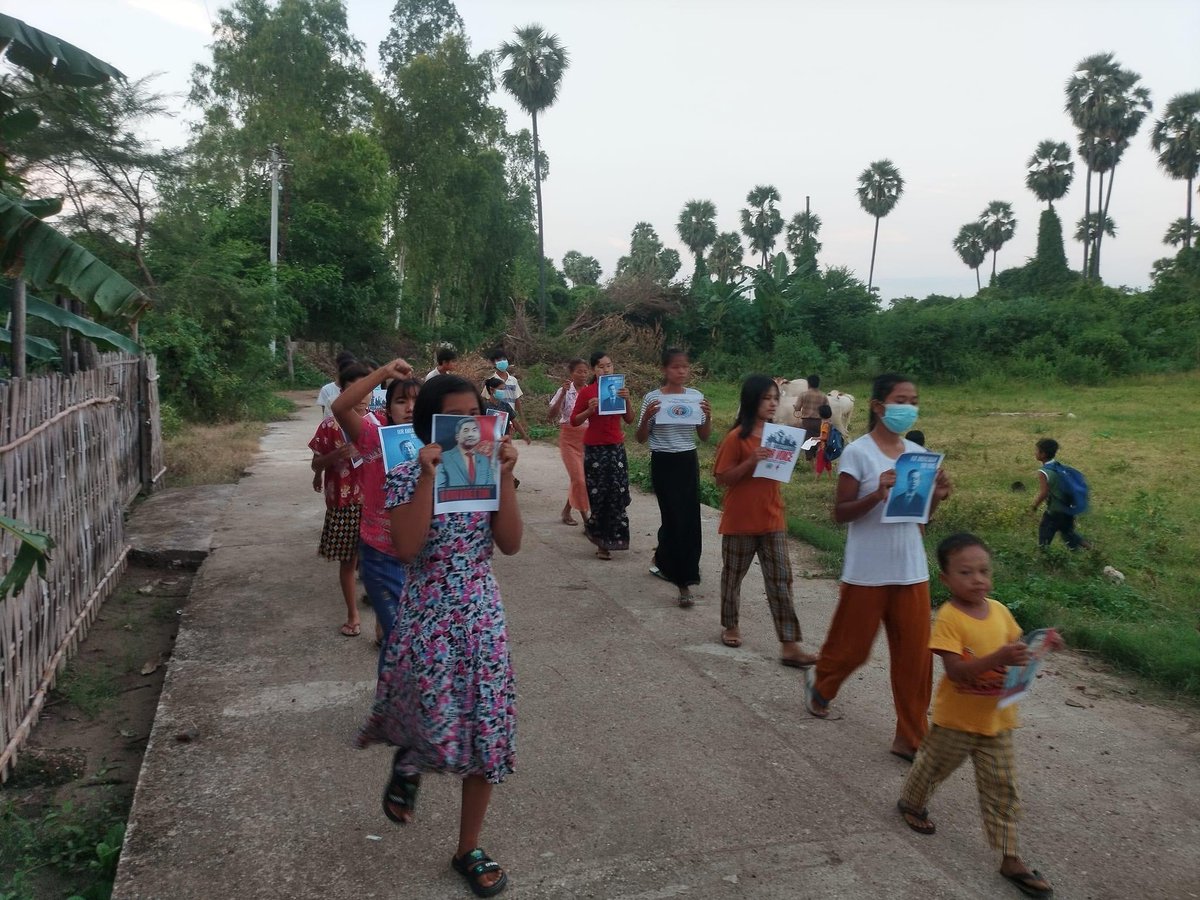 815-day of anti-coup movement led by residents from eastern #Yinmarbin Twp, #Sagaing , regularly marched in a village to demolish the #MilitaryDictatorship on Oct13.

#HelpMyanmarIDPs            
#2023Oct14Coup                         
#WhatsHappeningInMyanmar