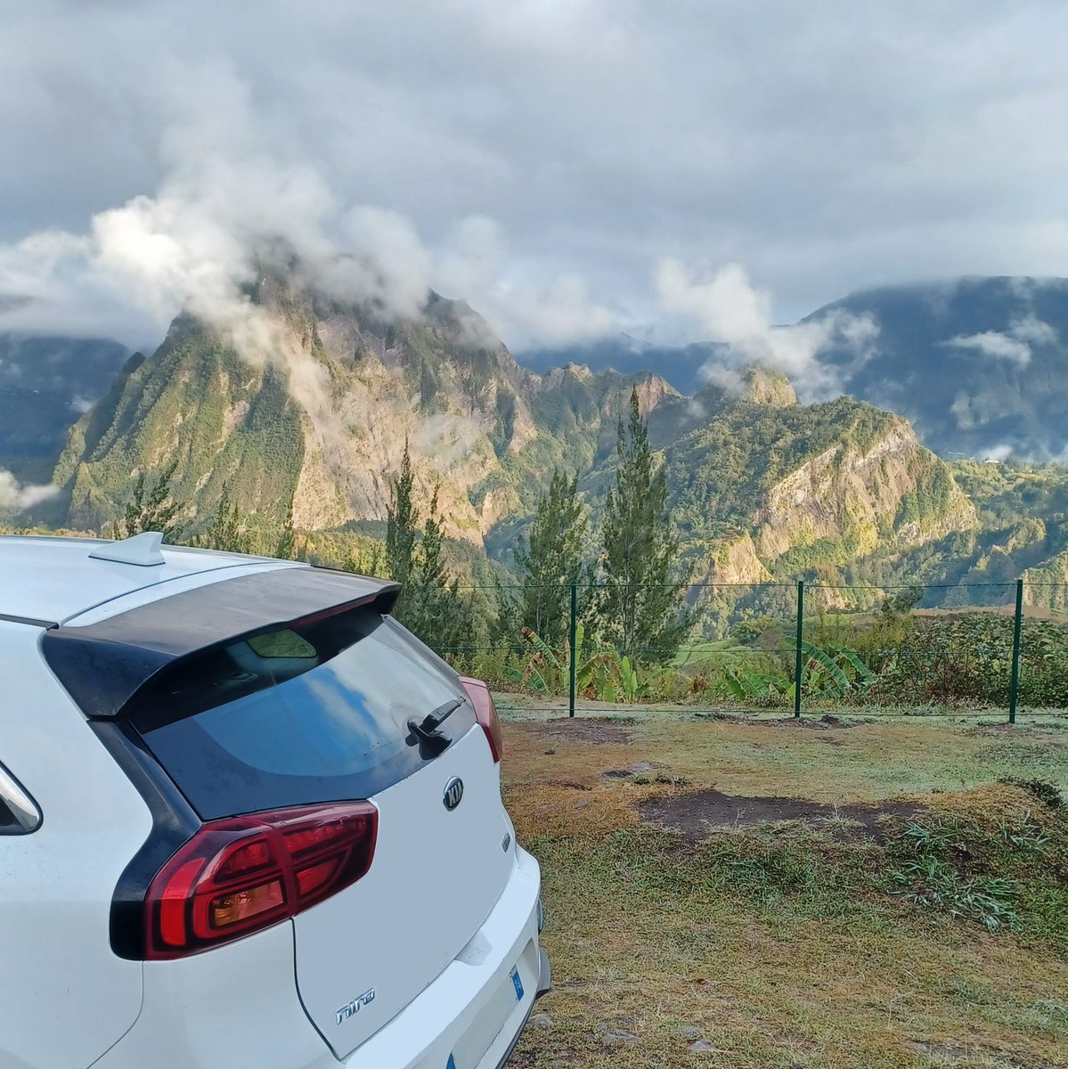 vtcpei's tweet photo. 🌤️ Éclaircie sur Salazie et le Piton d'Anchaing.
🚗 Tout Trajet sur toute l'île ✈️ Transfert Aéroport ⛰️ Excursion 🥾 Départ de randonnée
☎️ 0693 20 70 59
➡️ https://t.co/sN0fapZSuM
#salazie #pitondanchaing #cirquedesalazie #hellbourg #lareunion #reunion974 #reunionisland #vtc https://t.co/1Gfvlg06Ej