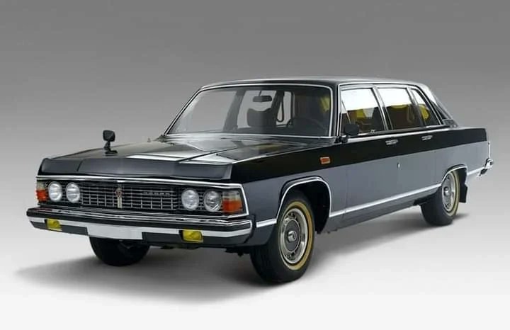 StanicaLuganska's tweet image. 14 октября 1977 года на ГАЗе собрали первую «Чайку» ГАЗ-14 второго поколения. Правда, автомобиль с порядковым номером 1 (единственный, выкрашенный в темно-вишнёвый цвет) собрали годом ранее и в декабре 1976-го подарили на 70-летний юбилей Леонида Ильича Брежнева.