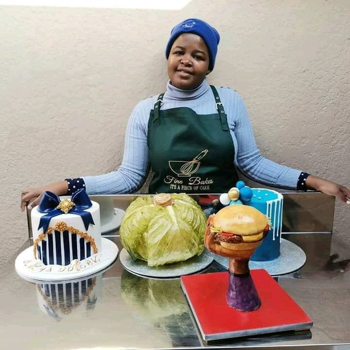 freshbylullo's tweet photo. Meet a self-taught creative baker Kurhula Makhuvele the Founder of Fine Bakes. She bakes realistic CAKES that will fool your eyes and confuse you taste buds😋  These cakes are inspired by various brands, food and everyday objects. 

Everything is CAKE, Scroll down to see the MAGIC 👇👇

☎️ 0659472728