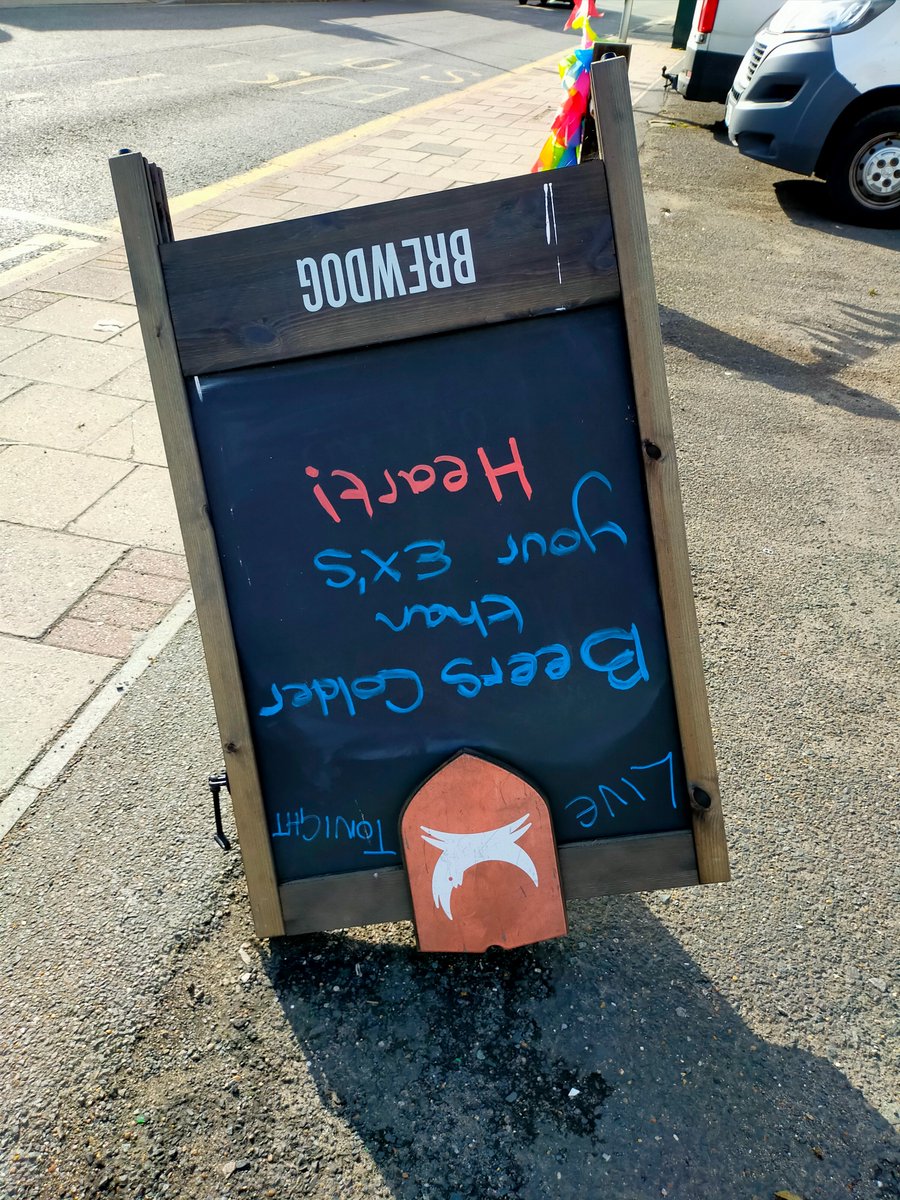 slaponthebutton's tweet photo. Pub sign of the day https://t.co/XDXIFuHbCB