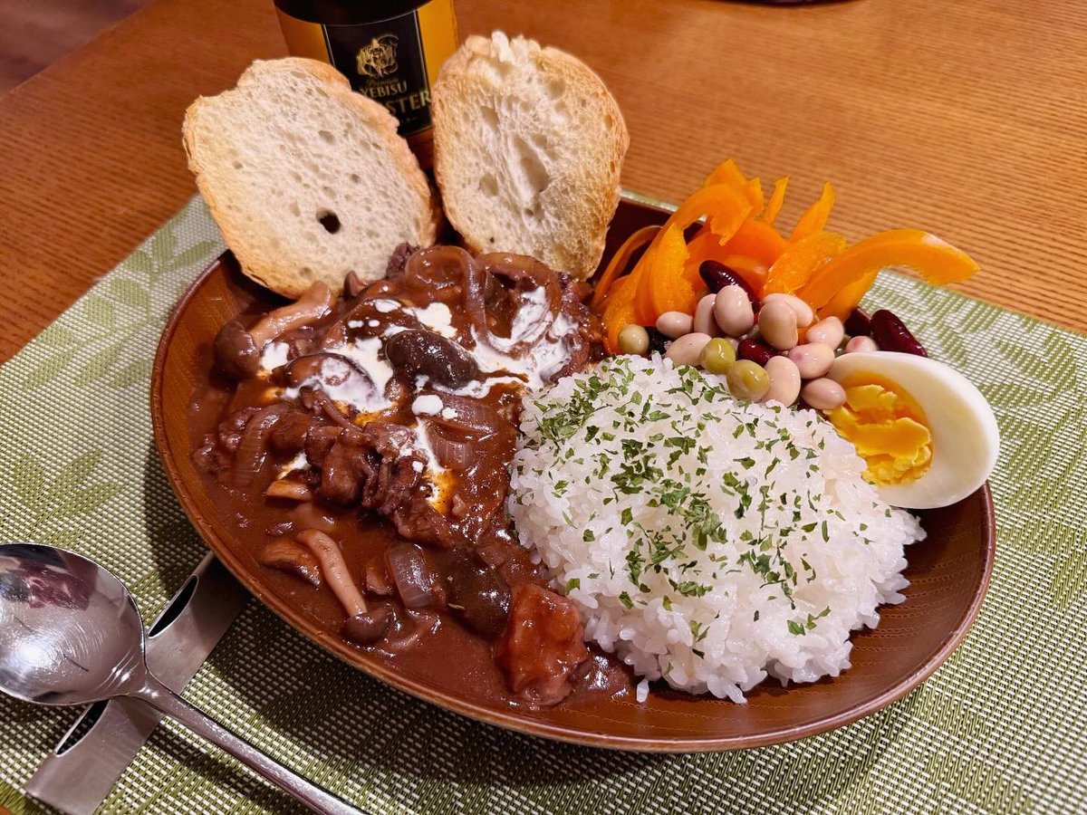 ndTu67XYaawnA2U's tweet photo. ハヤシライスと猫
Hayashi rice & Cat
#猫 #スコティッシュフォールド #ハヤシライス #エビスマイスター #あくび猫
#cat #scottishfold #hayashirice #hashedbeefrice #yebisumeister #yawningcat https://t.co/TK9g4NQbDR