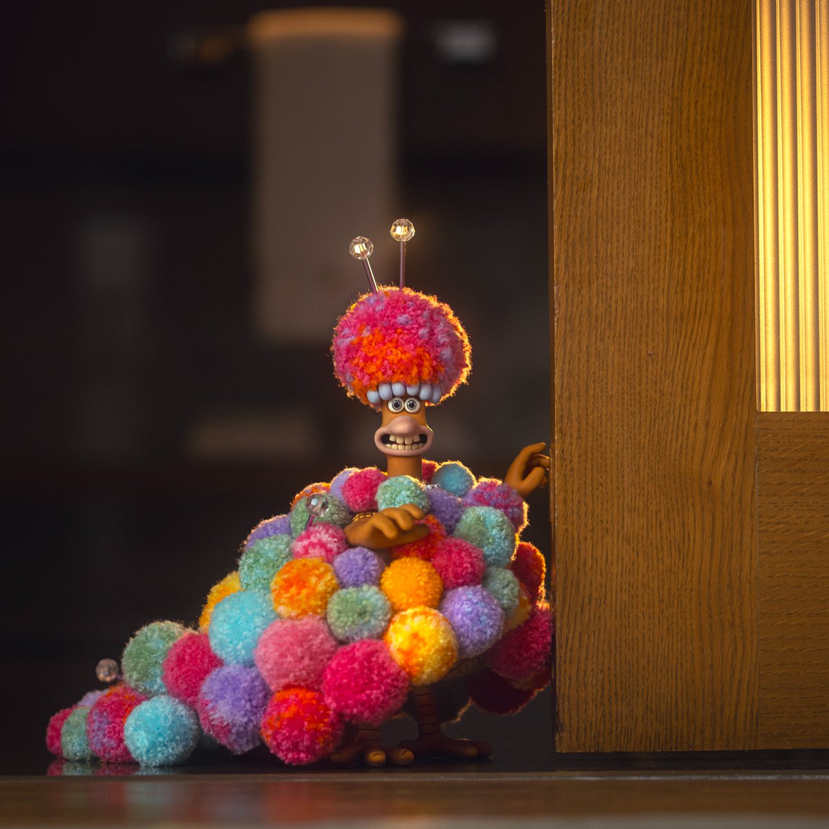 Feathers? Combed. Wings? Fluffed. Queen Babs is red carpet-ready for the world premiere of Chicken Run: Dawn of the Nugget at #LFF