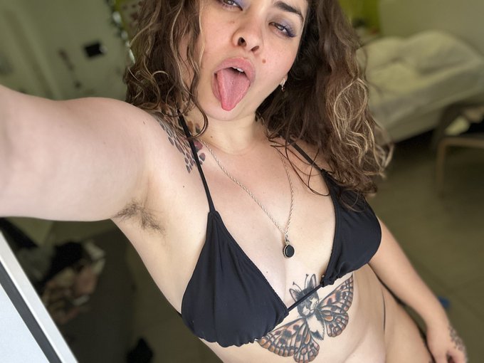 Netflix and smash me? #hairy #hairyarmpits #tongue #tattooedgirl #hairypits #pits #hairygirls #hairymodel<a href="/tag/hairy"class="tags">#hairy</a><a href="/tag/hairyarmpits"class="tags">#hairyarmpits</a><a href="/tag/tongue"class="tags">#tongue</a><a href="/tag/tattooedgirl"class="tags"><span>#tattooedgirl</span></a><a href="/tag/hairygirls"class="tags"><span>#hairygirls</span></a><a href="/tag/pits"class="tags"><span>#pits</span></a><a href="/tag/hairypits"class="tags"><span>#hairypits</span></a><a href="/tag/hairymodel"class="tags"><span>#hairymodel</span></a>