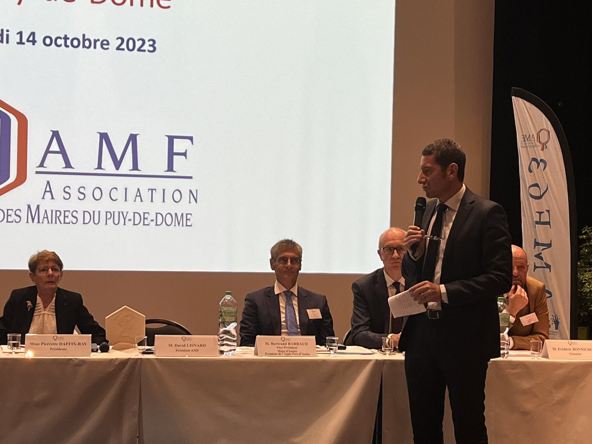 EBrussat's tweet photo. A @VilleIssoire ce matin AG @AMF_63 en présence de notre #President @davidlisnard @l_amf 🛑 à l’empilement des Normes, 🛑 à la ↘️ de la DGF! Soyons nombreux au #CongresdesMaires à Paris pour faire entendre notre voix https://t.co/Zh3DYJLufF