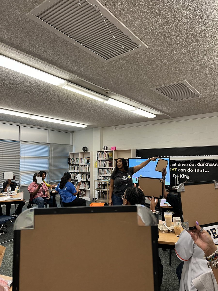 Shout out to these amazing leaders! @McWisdom4Edu provided wonderful SEL activity that is transferable to the classroom. @MarlenaBaity rocked the extended constructed response and @ArymasRay was coaching in the moment! Let’s get it @PleasantvilleES 🔥 🔥 🔥 #growingexcellence