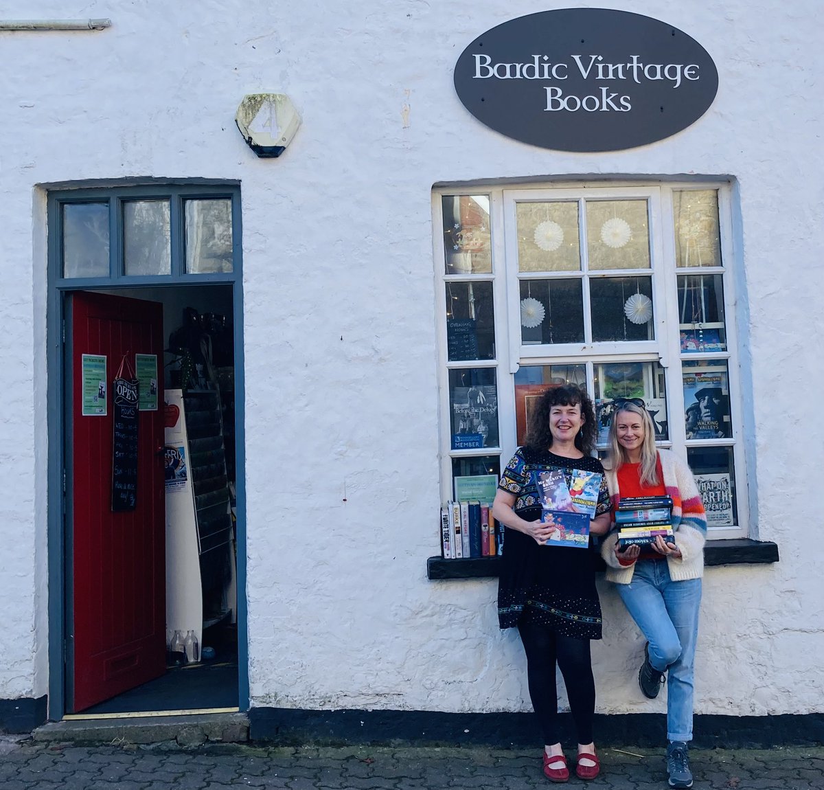 Happy #bookshopday to my favourite bookshops @KathLittle4 @GriffinBooksUK @Bookishcrick @TheHoursBrecon @mrbsemporium @CovertoCoverUK Wishing you a day full of sales and sunshine ☀️ @booksaremybag #amreading #shoplocal #bookshops