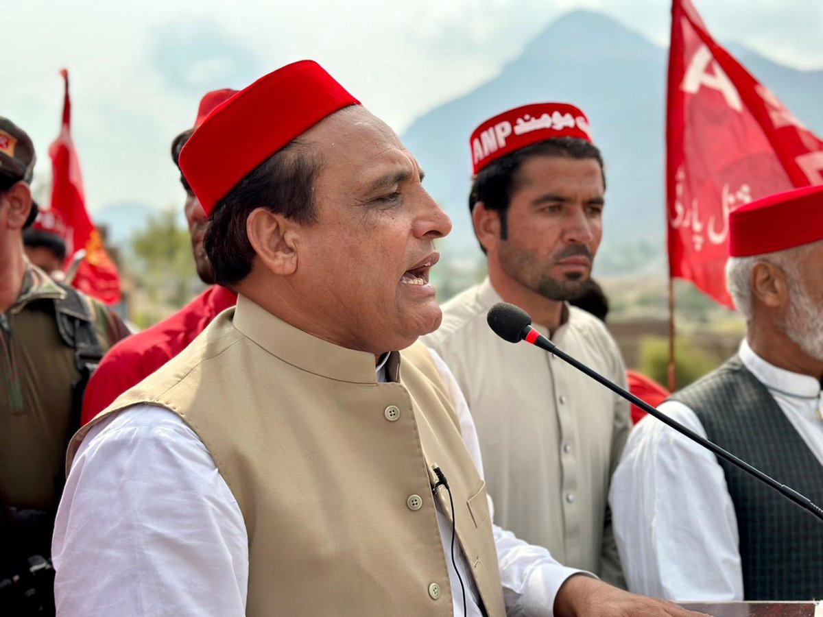 ANPMarkaz's tweet photo. عوامی نیشنل پارٹی پی کے 64 (نیا پی کے 67) مومند کے زیراہتمام ورکرز کنونشن، صوبائی جنرل سیکرٹری سردار حسین بابک کی ورکرز کنونشن میں خصوصی شرکت، کنونشن سے نامزد امیدوار پی کے 64 نثار مومند خطاب کررہے ہیں۔

#ANPMomand | #Vote4Laltain https://t.co/W65qkhVLOr