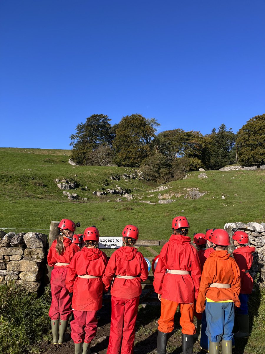 Group 1 have had BEAUTIFUL☀️☀️weather for our morning activity. Timed it well too- it’s started to rain here! Group 2 and 3 might be a bit soggy on Ingleborough hill 🌧️