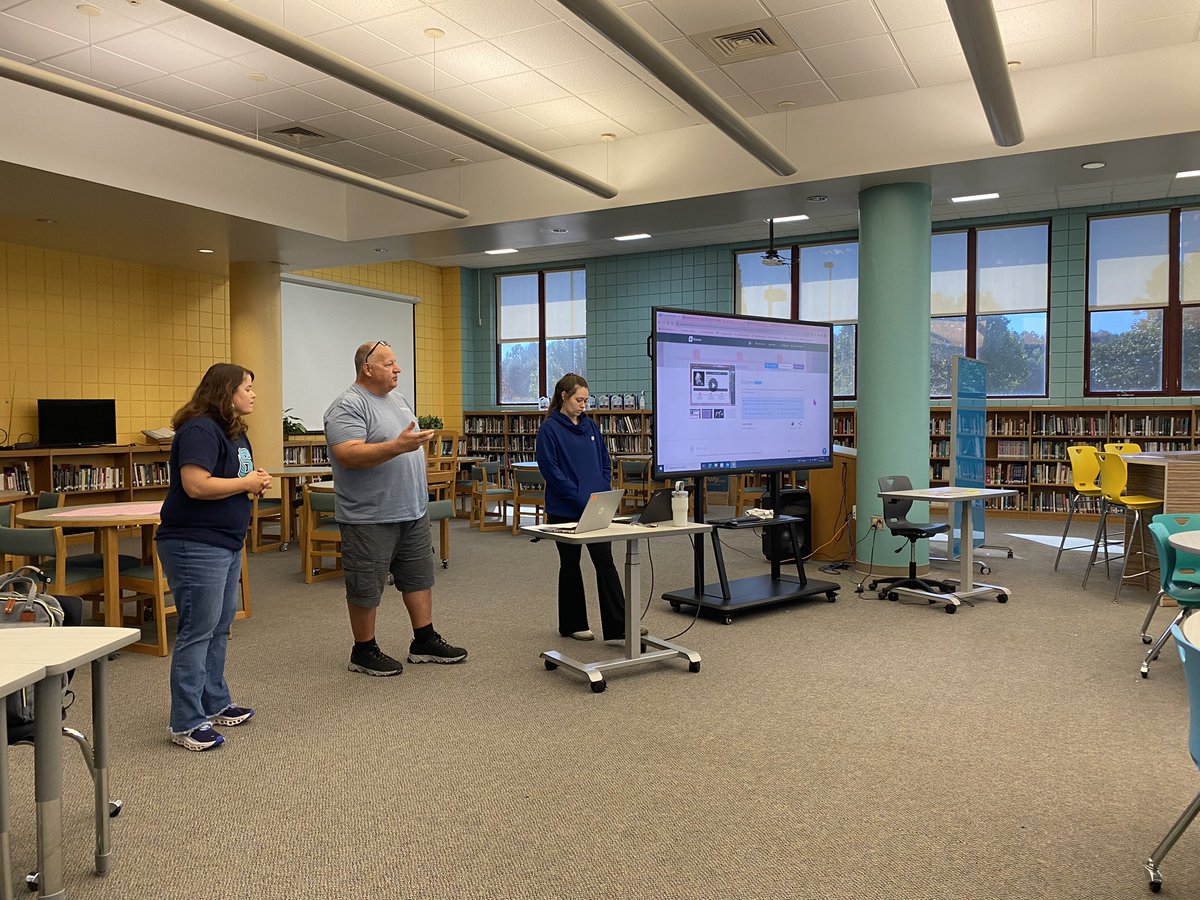 SummerDail's tweet image. These Seahawks did an amazing job presenting what they’ve learned during their learning cycle. Teachers presented on AI tools and Blended learning strategies! I am so proud of the work that the staff at SHS is doing. Keep soaring Seahawks! #SeahawkNation