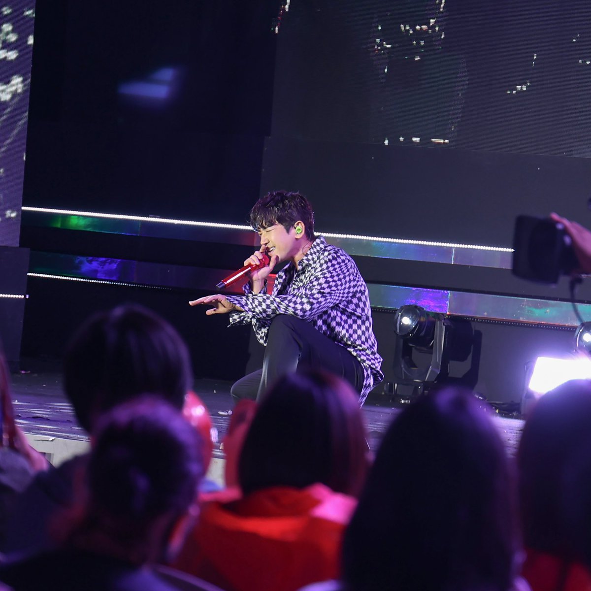 official_minwoo's tweet photo. [📺]

✨레전드 무대✨ 보여주신 민우님과
함께한 2023 서울뮤직페스티벌이
오늘 밤 9시에 방영됩니다. 😁🧡

잠시후 SBS M에서 만나요! 🍊

#이민우 #LEEMINWOO #M #2023서울뮤직페스티벌 #2023SMUF https://t.co/jtiyKqnqry