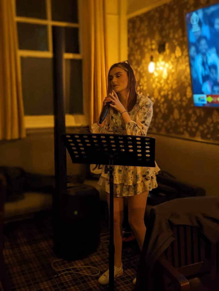 Amazing night last night at The Hare &amp; Hounds, Longshaw, Billinge 🧡 I have a night off tonight, I’m off to watch Wigan Warriors at Old Trafford, COME ON WIGAN! 🍒🤍