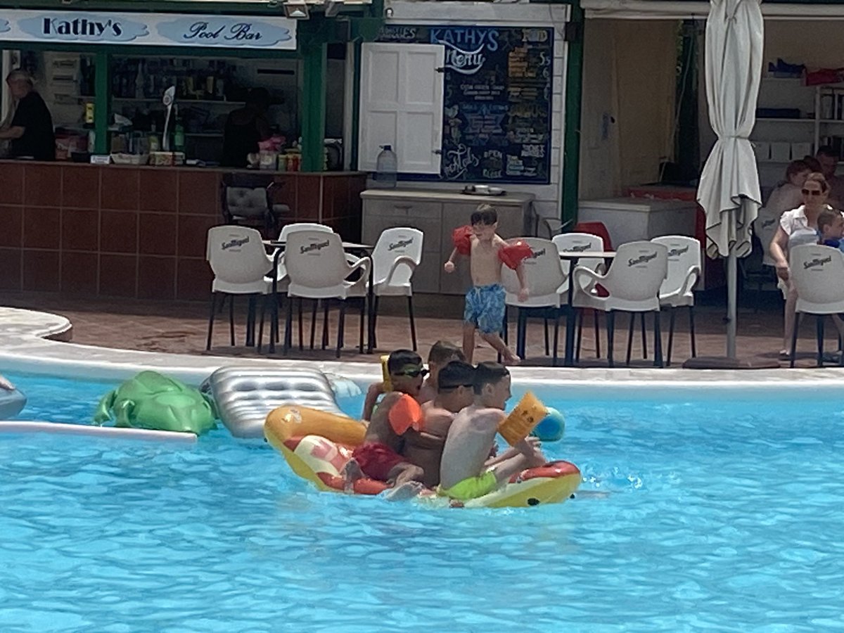 Bernadette Turner ✨ tweet media