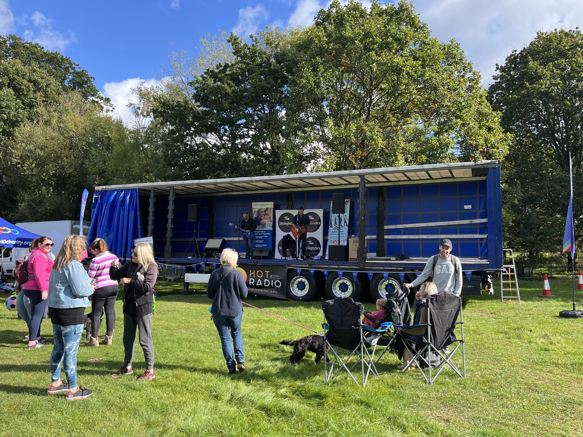 Upton Park in Poole for ⁦<a href="/UHDcharity/">University Hospitals Dorset NHS Charity</a>⁩ - the Stylogistics - sounding great and kicking things off for the walk for wards 😁❤️