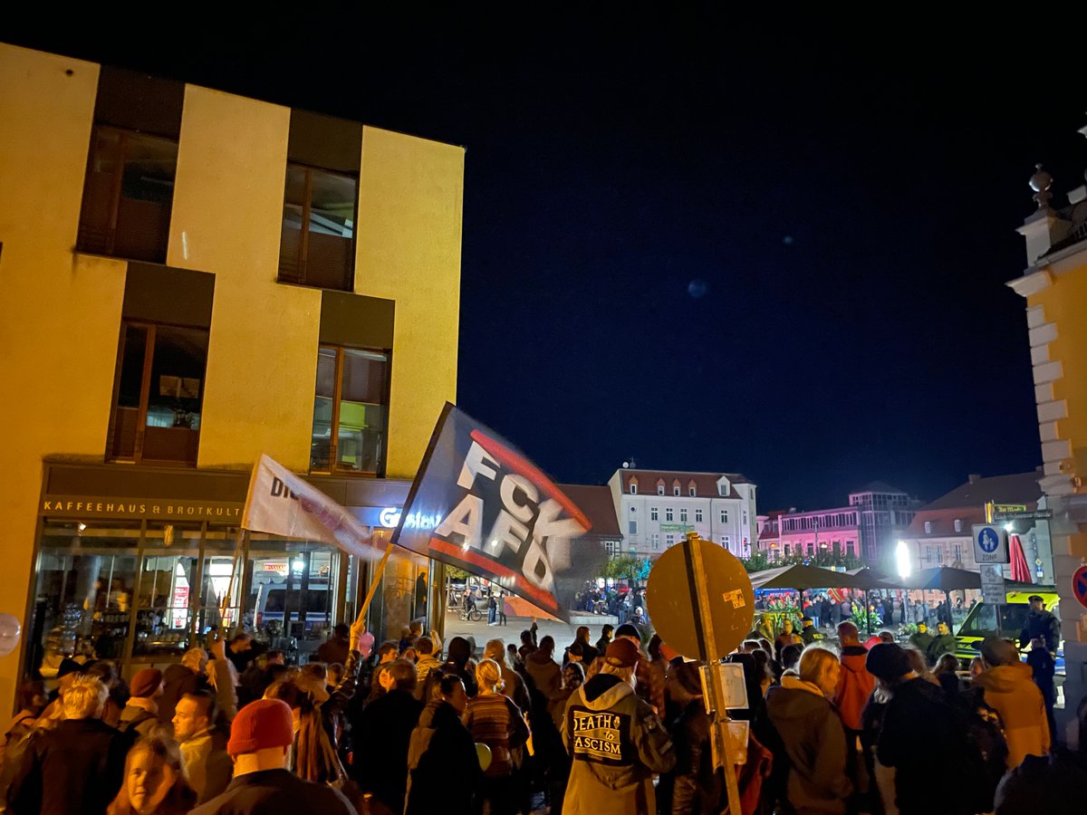 Noch ein paar Impressionen, von unserer gestrigen Veranstaltung, mit starken Reden sowie Beiträgen und vor allem tollen Menschen. ❤️#unteilbar #BUNTstattBRAUN