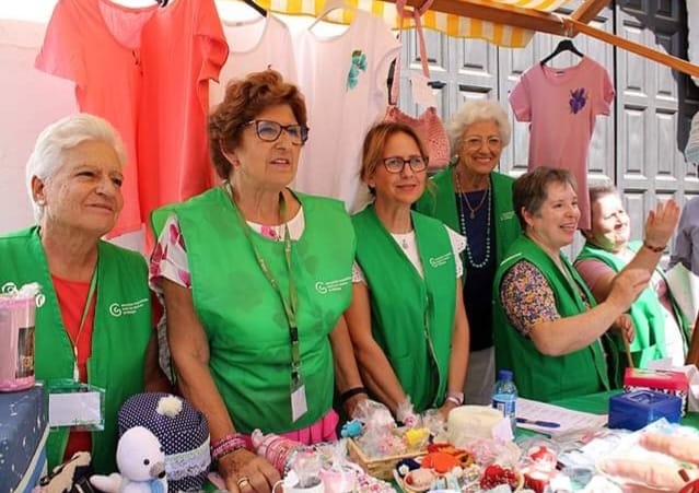 Que bien lo pasamos el sábado pasado en el Día de las Sopas Perotas organizadas por el <a href="/Ayto_alora/">Ayuntamiento Álora</a>. Muchas gracias a todas nuestras voluntarias por instalar una mesa informativa y de venta de manualidades con motivo del Día Mundial Contra el Cáncer de Mama.
#ElRosaEsMásQueUnColor