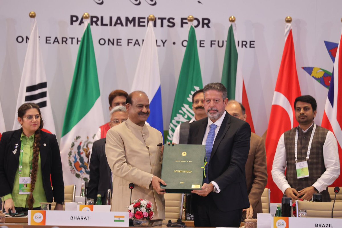 P20India's tweet photo. After a successful and fruitful 9th #G20 Parliamentary Speakers' Summit (#P20), Speaker Lok Sabha Shri @ombirlakota officially hands over the P20 Presidency to President of the Chamber of Deputies #Brazil H.E. Mr. @ArthurLira_.

#P20Summit #P20Conference #P20india #P20Bharat #Parliament20 #sansadtv #Bharat #G20India

@loksabhaspeaker
@sansad_tv
@g20org
@IPUparliament
@PIB_India
@PIBHindi
@official_ddnews
@DDNewsHindi
@DD_Bharati
@airnewsalerts