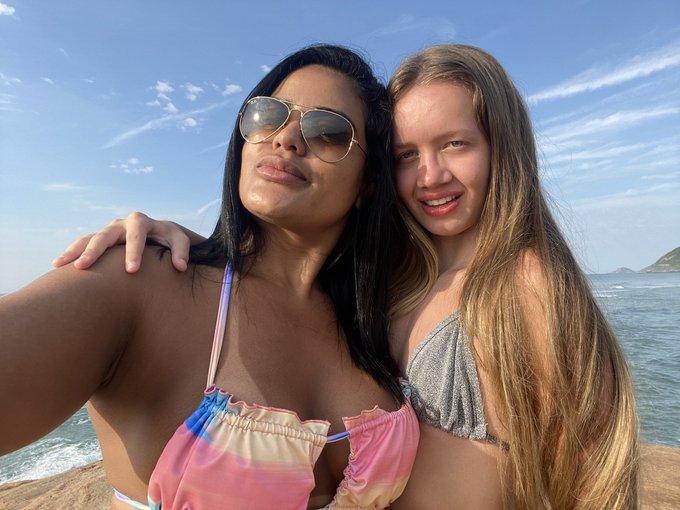 2 pic. Gravação de ontem foi com a minha ninfetinha??  @oficialmarangon https://t.co/RJH9lI1Q3p