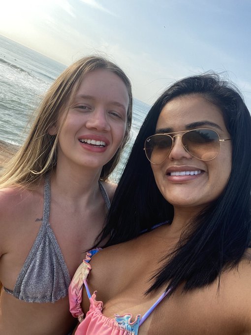 1 pic. Gravação de ontem foi com a minha ninfetinha??  @oficialmarangon https://t.co/RJH9lI1Q3p