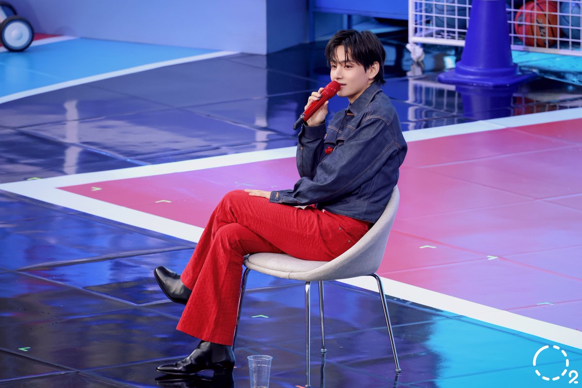 _oxygenO2's tweet image. 231014 태형 뷔크닉

#뷔크닉
#TaehyungFanMeeting
#태형 #뷔 #V #BTS #방탄소년단
@BTS_twt