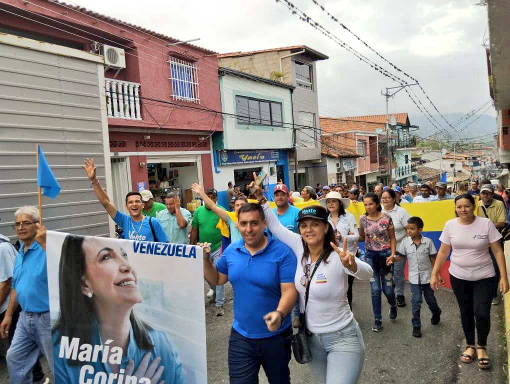 VenteMerida's tweet photo. En Andrés Bello vamos a elegir al nuevo liderazgo, este 22 de octubre.

A 08 días seguimos con y entre la gente. Nos organizamos contra la tiranía, contra el socialismo y por la libertad.

¡En La Azulita vamos arrasar y vamos a cobrar!

#HastaElFinal https://t.co/915xuqnwtC
