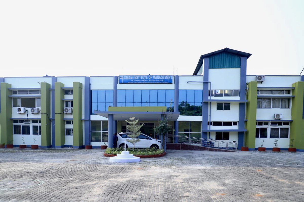 ranojpeguassam's tweet photo. 𝐀𝐬𝐬𝐚𝐦 𝐈𝐧𝐬𝐭𝐢𝐭𝐮𝐭𝐞 𝐨𝐟 𝐌𝐚𝐧𝐚𝐠𝐞𝐦𝐞𝐧𝐭 has been providing MBA course with very good placement rate. Visited the institute today and presided over the GB meeting. Discussed about opening Degree/Diploma on Computer Application, Mass Com and Tourism from next year. https://t.co/uSNBtWq42l
