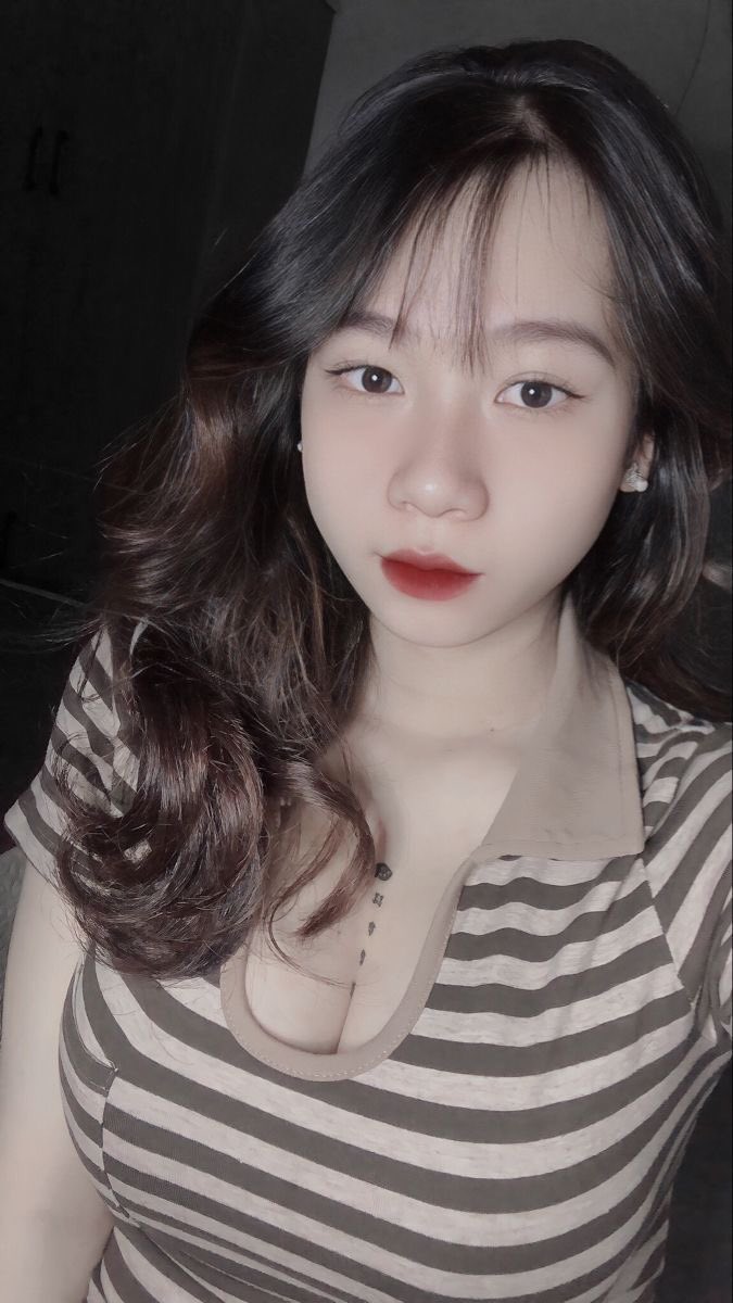 q_sumner's tweet photo. Please give me your heart ❤️ 
#BTC #girl #Bitcoin https://t.co/wtUJUZZJdC