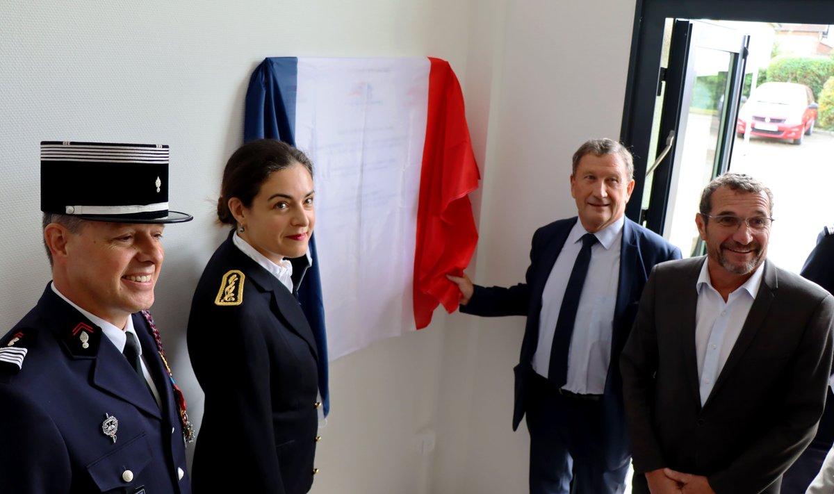 SDIS_10's tweet photo. Ce matin a eu lieu l'inauguration de la réhabilitation du bâtiment administratif du nouvel état-major et le départ du colonel Laurent Marty en présence de Mme Dindar @Prefet_10, M. Pichery @AubeDepartement, colonel @KochMaxime, directeur départemental adjoint et de nombreux élus https://t.co/NTsq9WHHK4