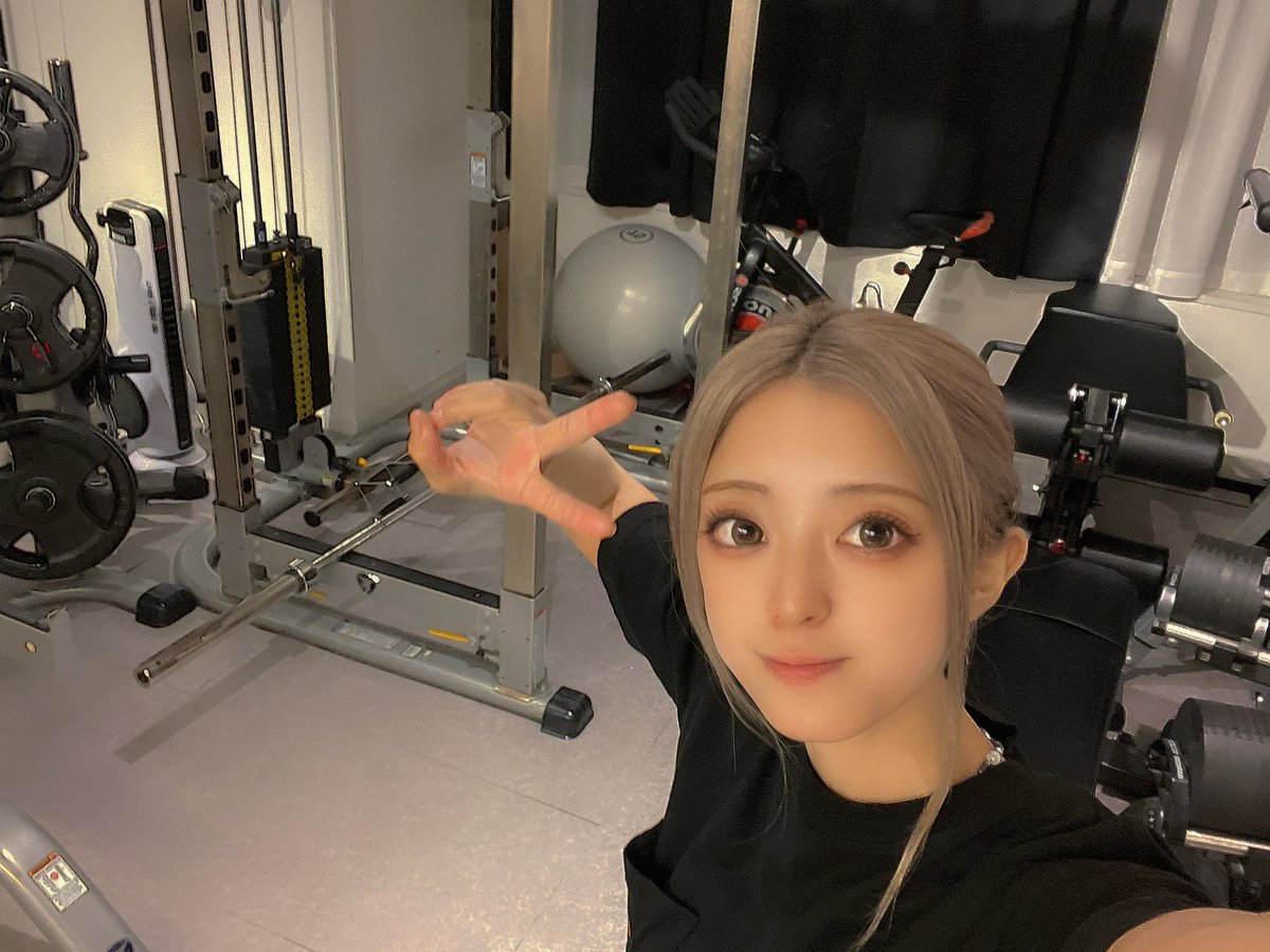 Re_Quest_N's tweet photo. 今日はみんなで朝から勉強して筋トレしてきた！！！！

これから週末は勉強と筋トレDAY💪🔥 https://t.co/Gr0LeT8wWy