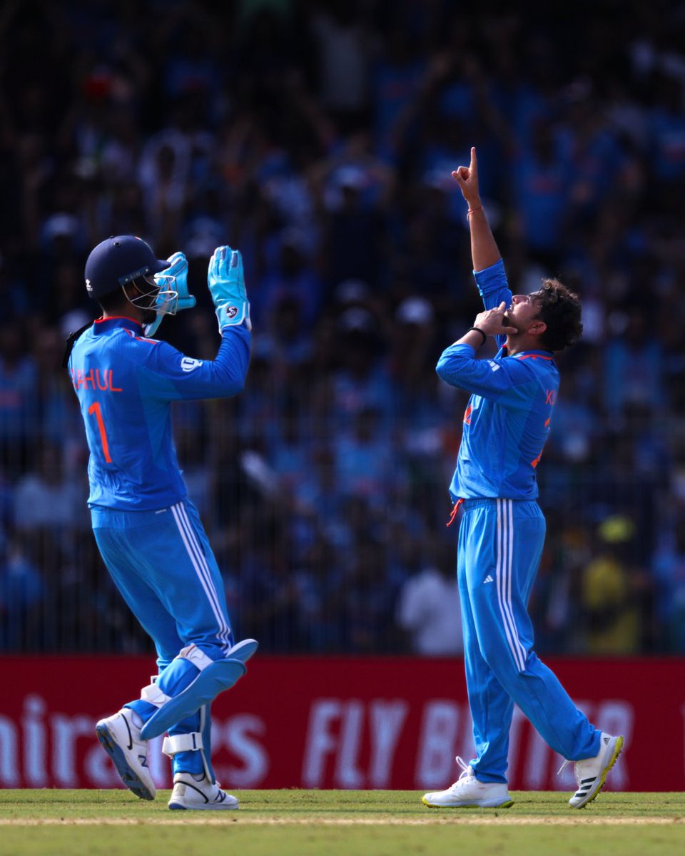 RamVaish5's tweet photo. BOOM BOOM BOOM
They cannot play him🔥🔥
Our Bois rattling though Pakistan's lineup...common pack them up under 200!...
#indvspak2023 #INDvsPAK
#Bumhra #Kuldeep #Siraj #India #CWC23 https://t.co/cXZ4ORT9vA