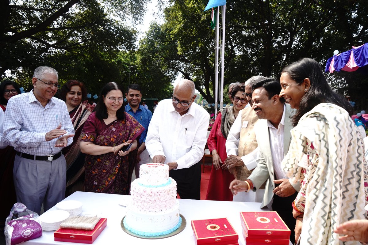 OfficialPU's tweet photo. PU celebrated its 141st Foundation Day with great enthusiasm. Prof. Renu Vig,VC presided over the flag-hoisting ceremony, symbolizing the university's rich heritage. Padma Shri Jitendra Kumar Bajaj, honored with the 'Guard of Honor' by NSS volunteers. https://t.co/Jv2nwnorAo